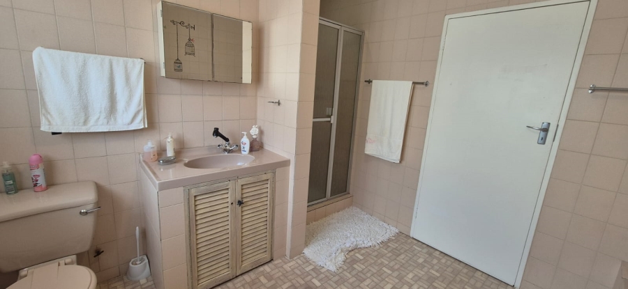 5 Bedroom Property for Sale in Hartenbos Central Western Cape